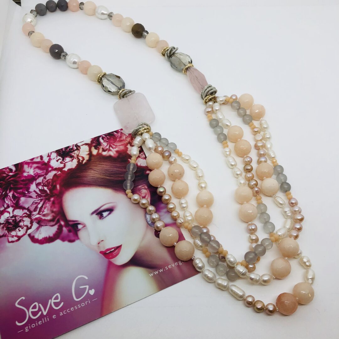 collana lunga perle quarzo grigio, rosa, cristalli